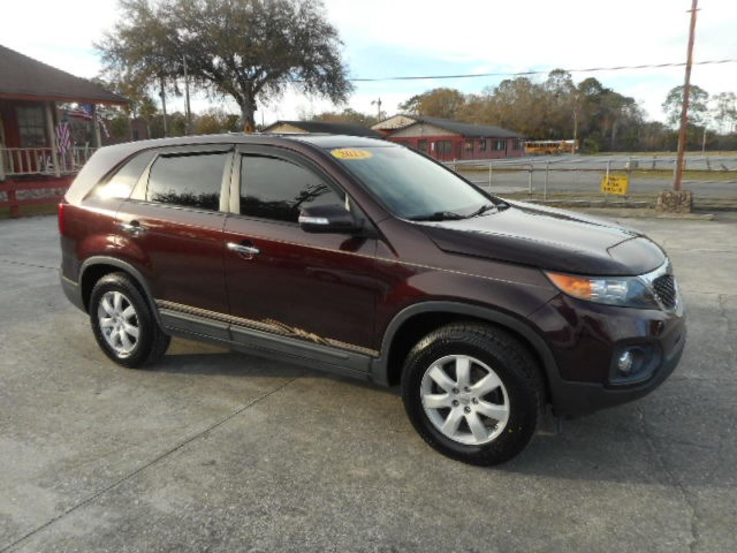 2013 BLACK KIA SORENTO EX; LX (5XYKT4A17DG) , located at 1200 Cassat Avenue, Jacksonville, FL, 32205, (904) 695-1885, 30.302404, -81.731033 - Photo#2